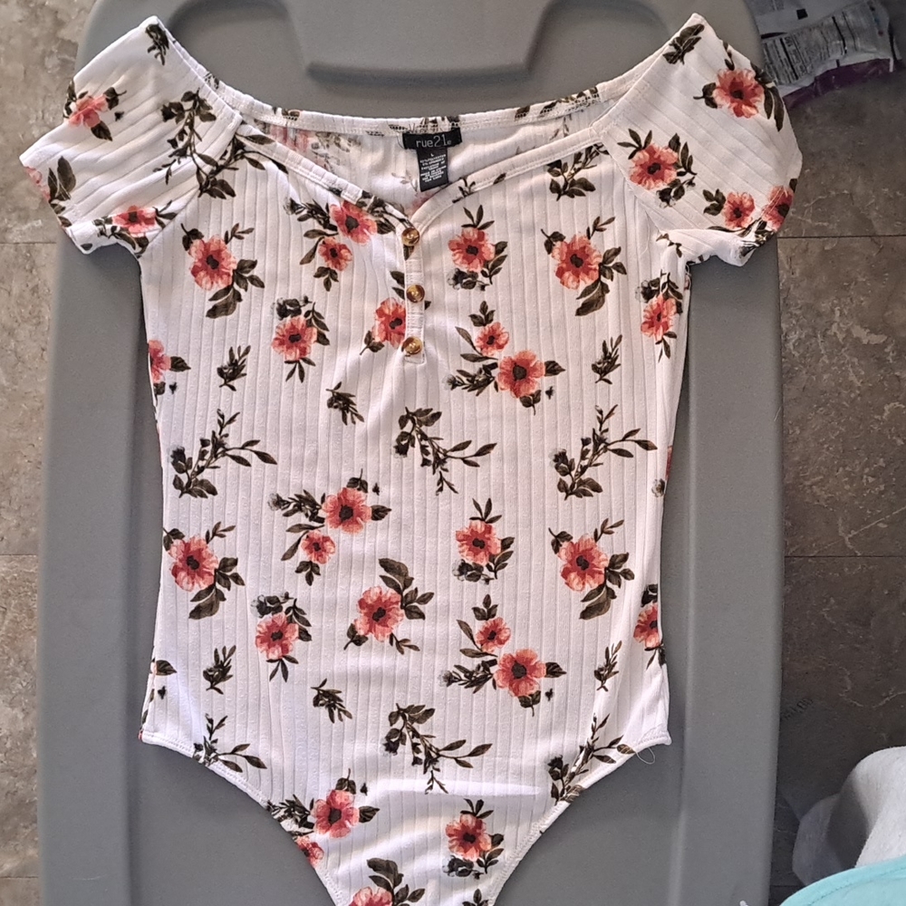 Half shoulder rue21 floral shirt